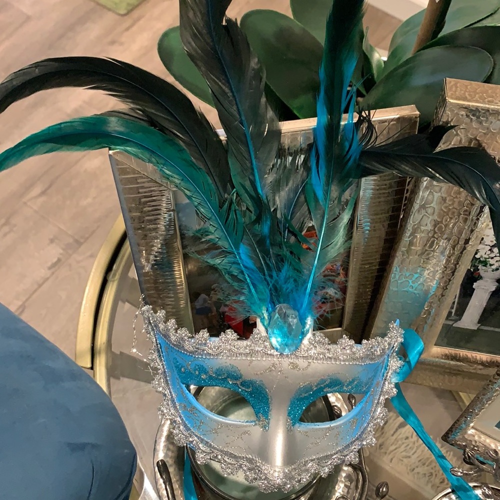 Halloween Mask with feathers